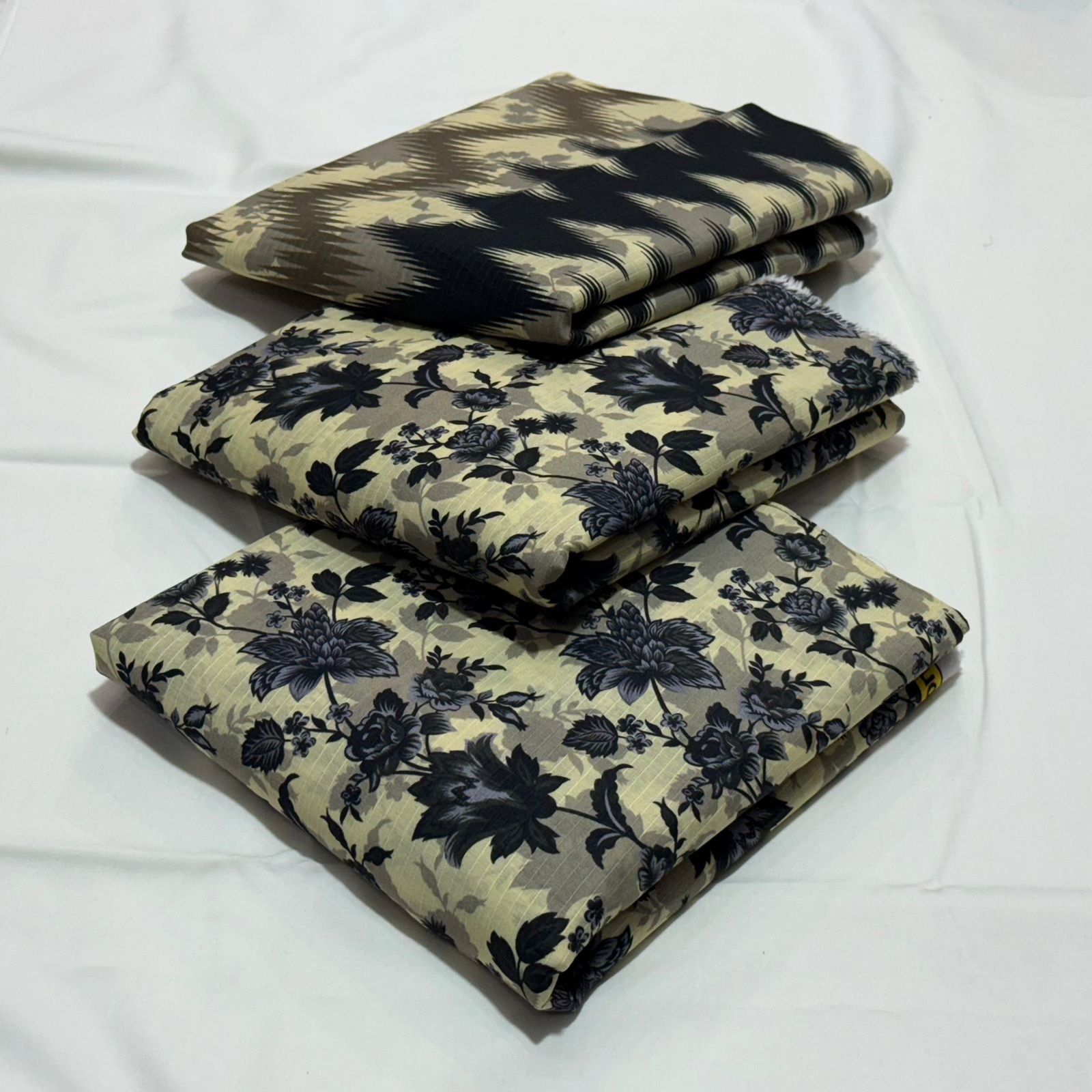 Almirah Linen Unstitched 3PC D-028